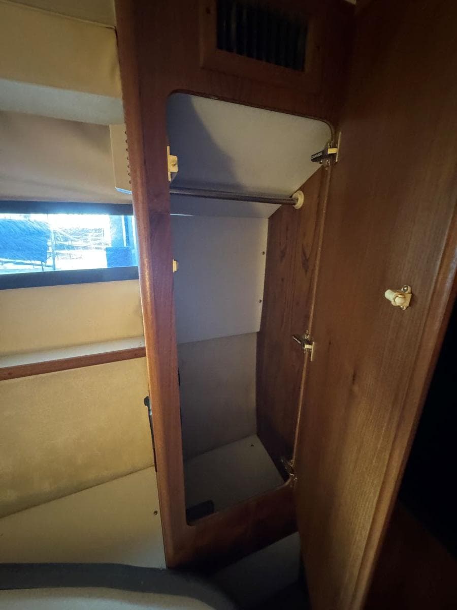 1994 Carver 350 Aft Cabin Motor Yacht — Gallatin, TN (photo 14)