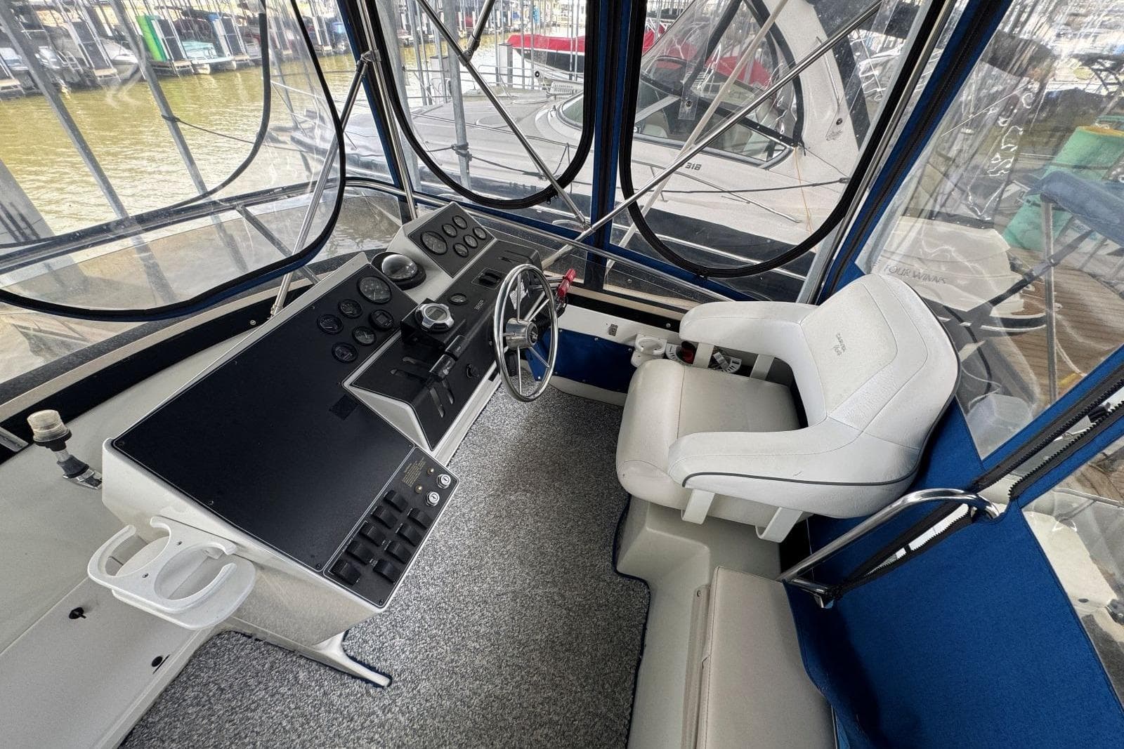 1993 Carver 300 Aft Cabin — Mt Juliet, TN (photo 37)