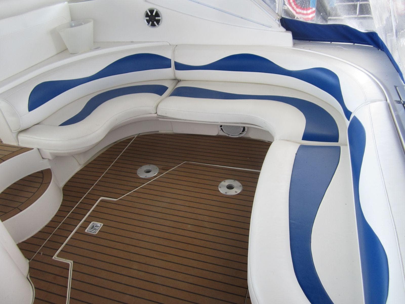 2000 Cruisers Yachts 4270 Express — Nashville, TN (photo 36)