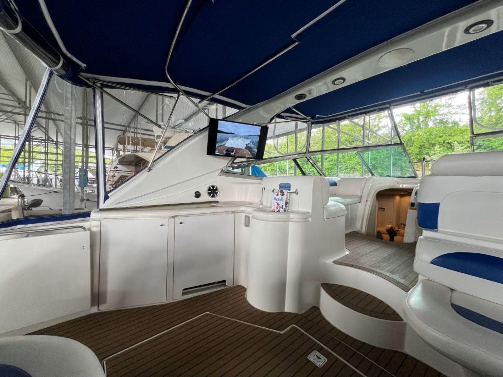 2000 Cruisers Yachts 4270 Express — Nashville, TN (photo 34)