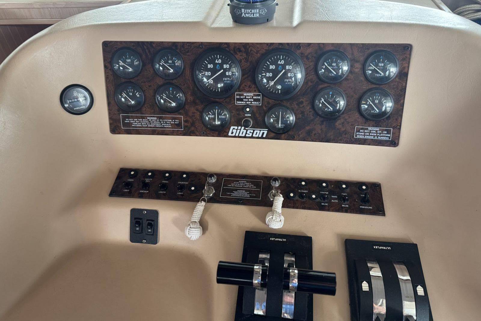 1998 Gibson 47 Sport — Hendersonville, TN (photo 25)