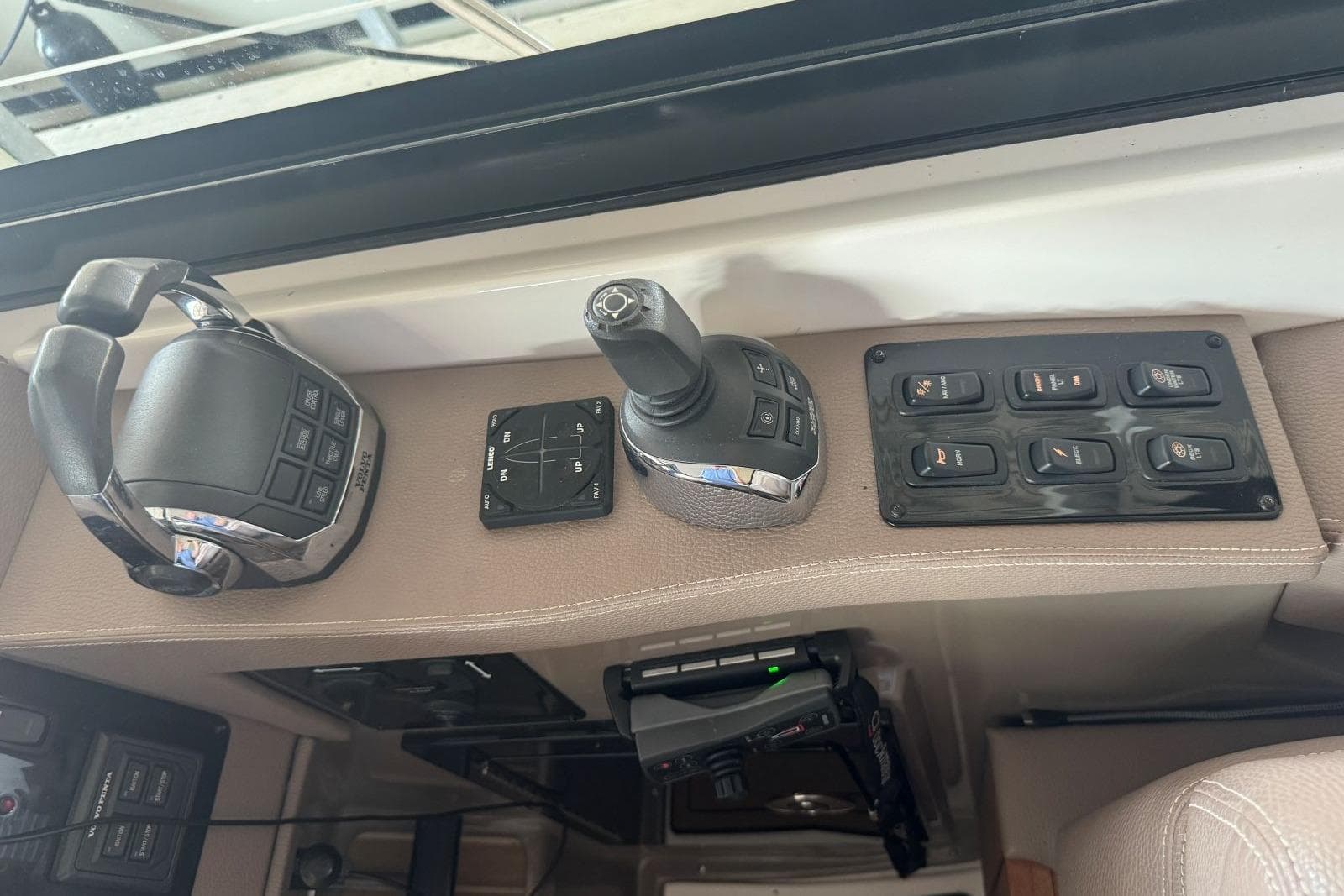 2016 Regal 46 Sport Coupe — Guntersville, TN (photo 4)