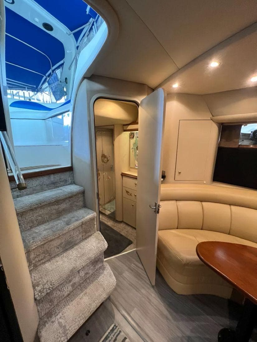 2000 Cruisers Yachts 4270 Express — Nashville, TN (photo 6)